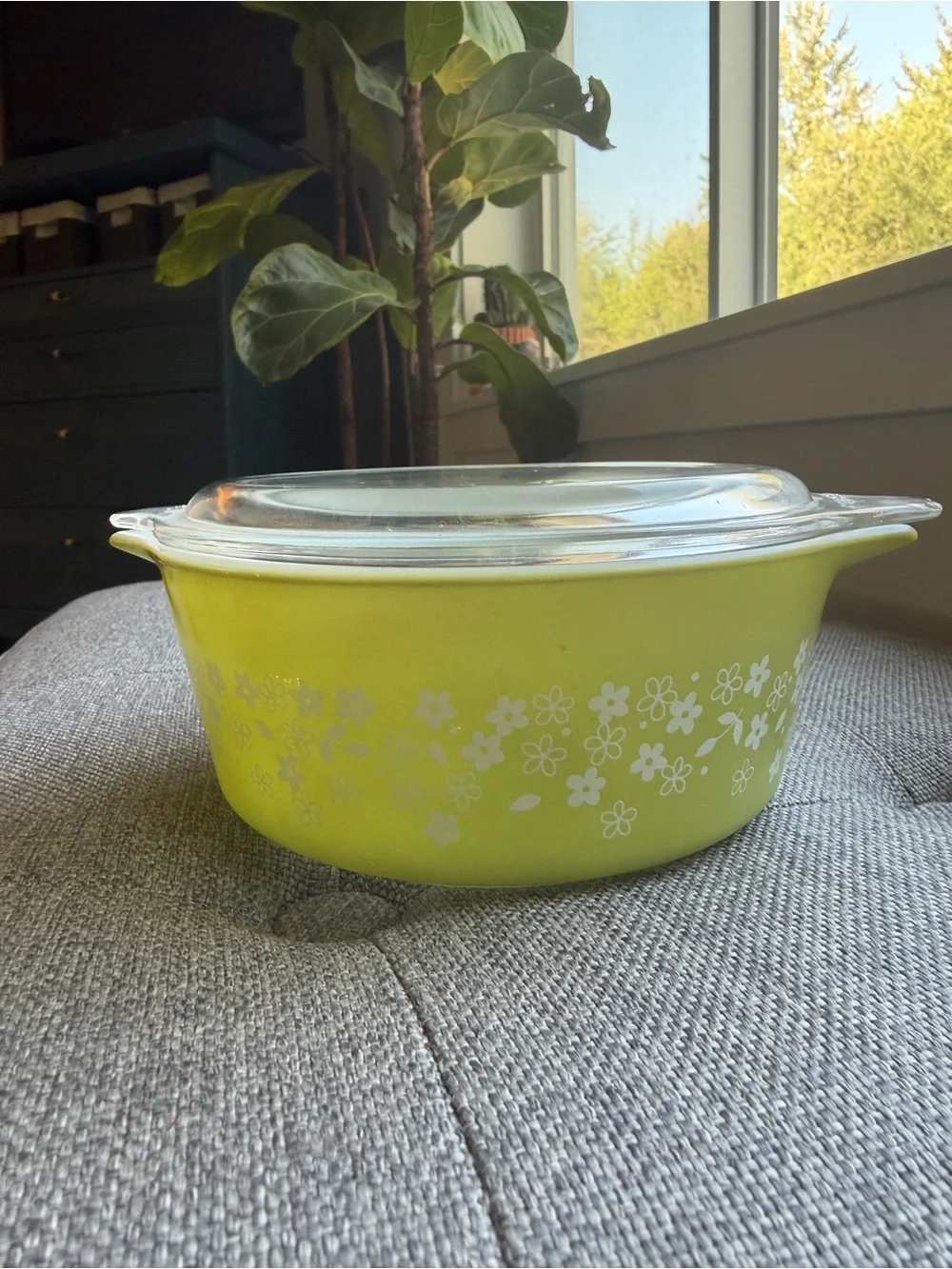 Pyrex Lime Green Glass Casserole - Crazy Daisy #472-b 1.5 pint